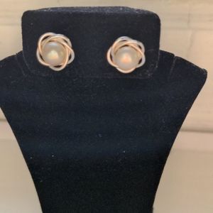 New Macy's love knot pearl stud earrings. sterling. Gianni Bernini.  Gift box